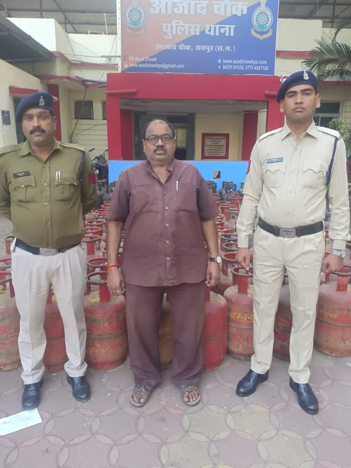 घरेलू गैस सिलेंडरों से व्यावसायिक सिलेंडरों में फीलिंग, कल्याणी गैस हाउस का संचालक गिरफ्तार